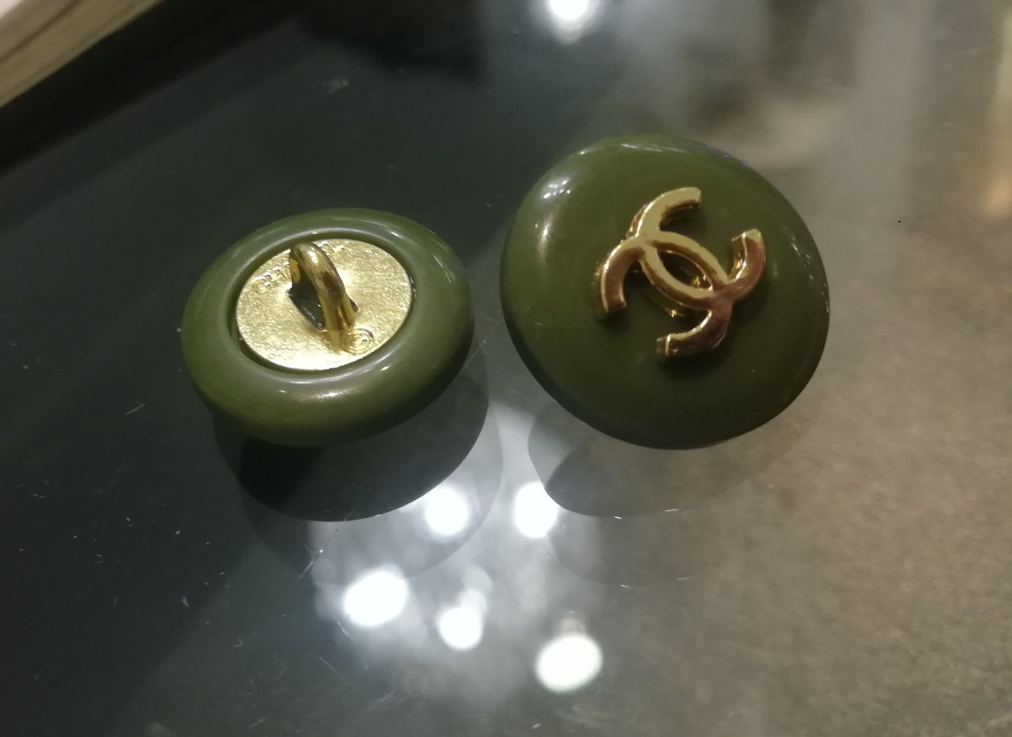 1 Buttons green&gold 18 mm