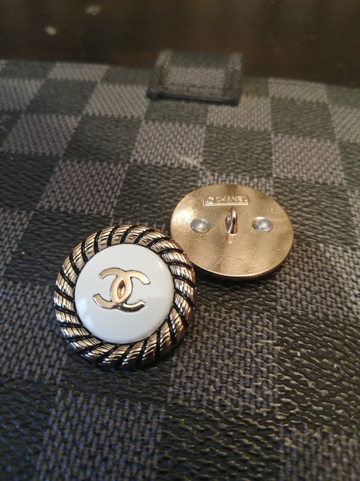 buttons  old Gold&white 24 mm