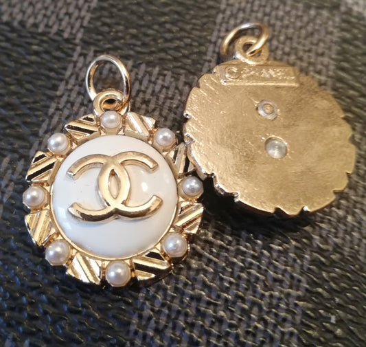 1 pendants 20 mm gold & white & pearls