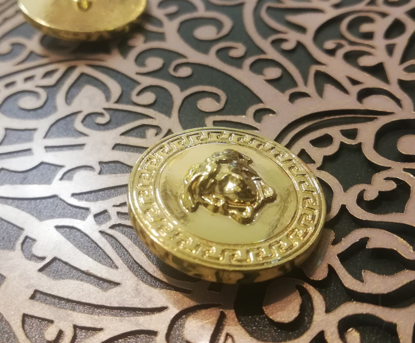 1 gold buttons 24 mm