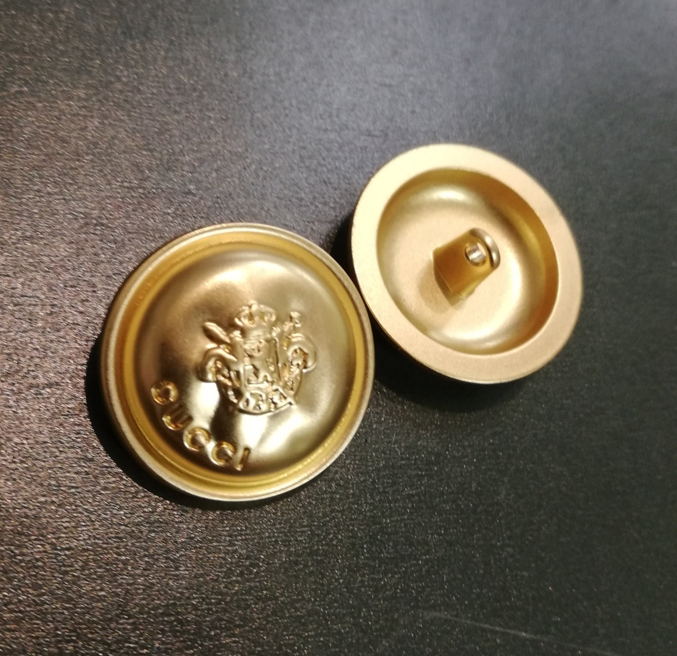 1 Buttons gold 23 mm