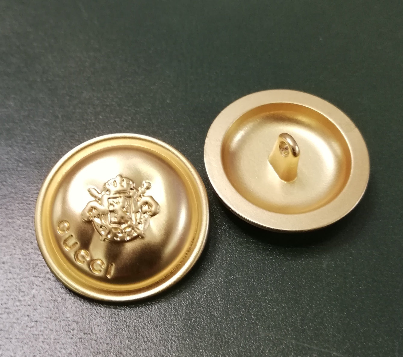 1 Buttons gold 23 mm