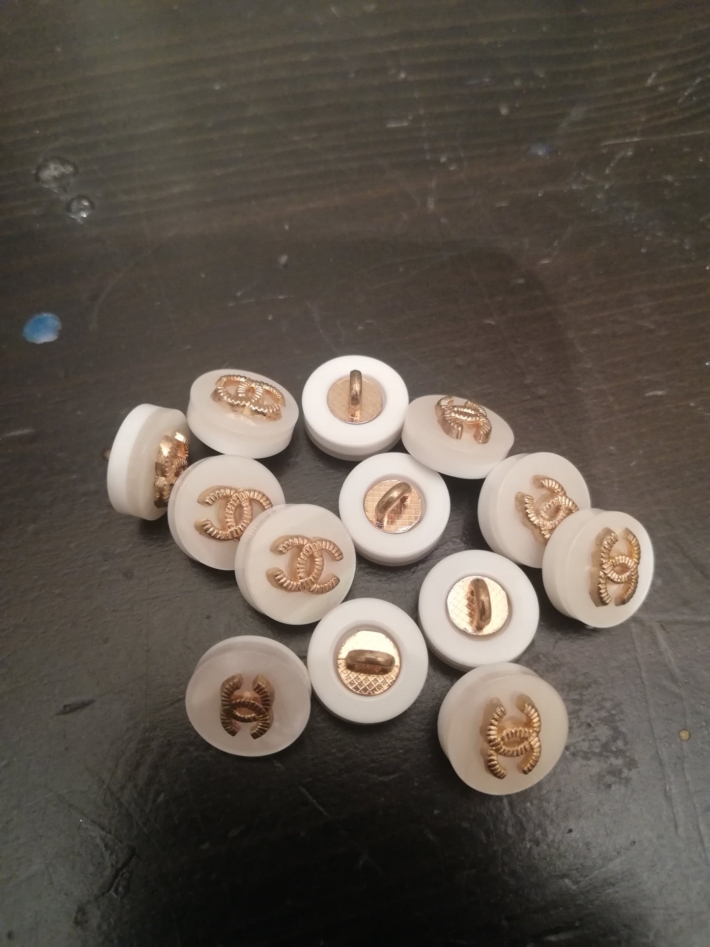 Butons white & gold 12 mm