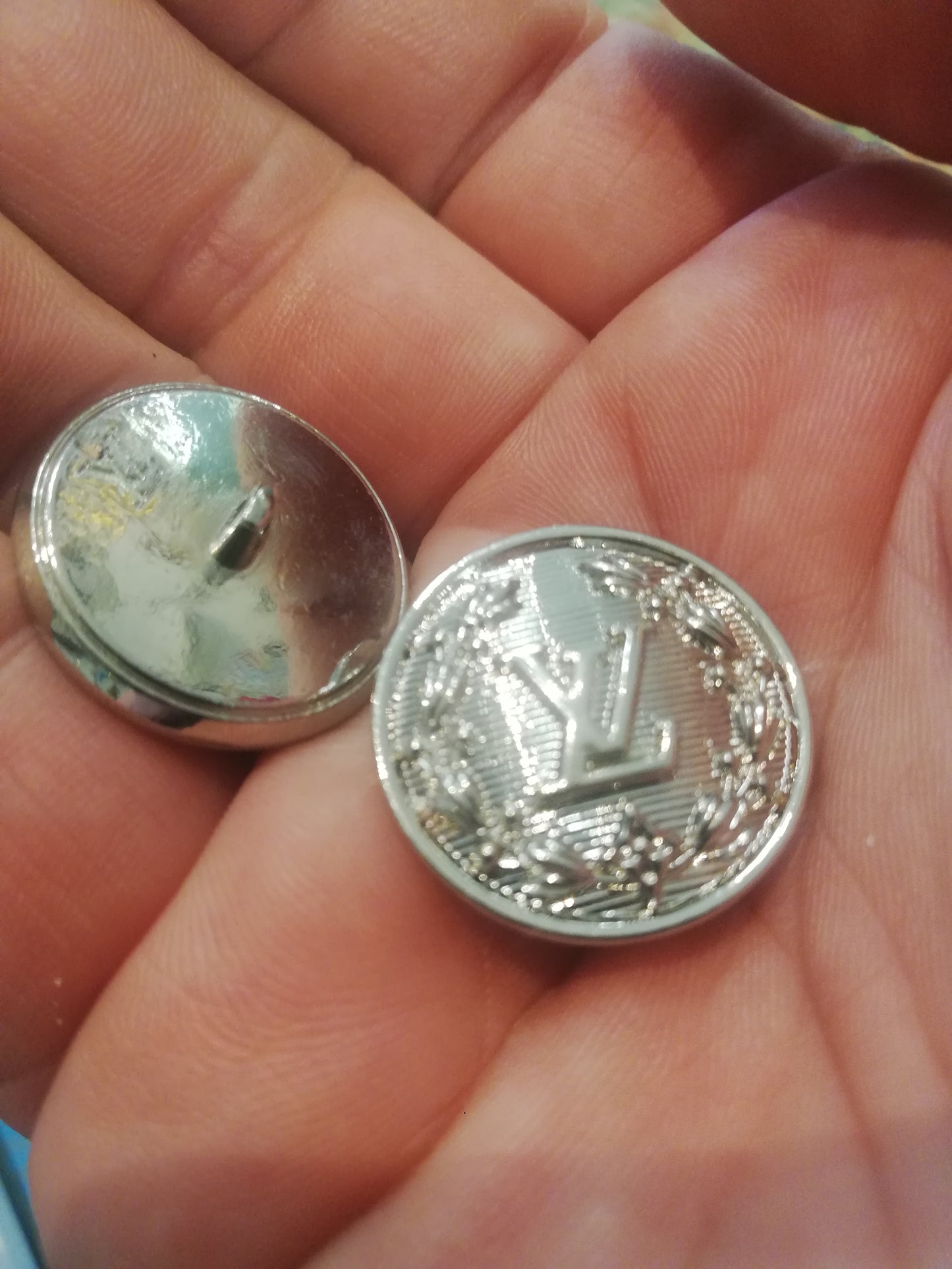 Silver buttons 23 mm