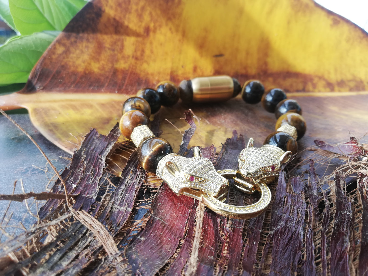 Bracelet, magnetic clasp. Tiger eye Stone 21 cm