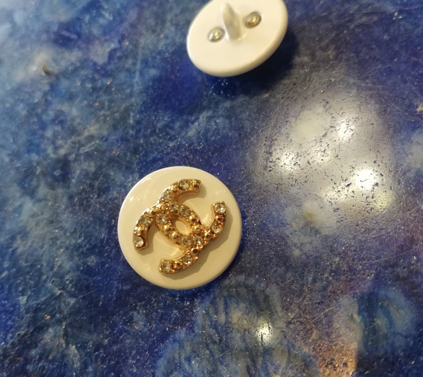 Buttons white, gold, zircon 15 mm