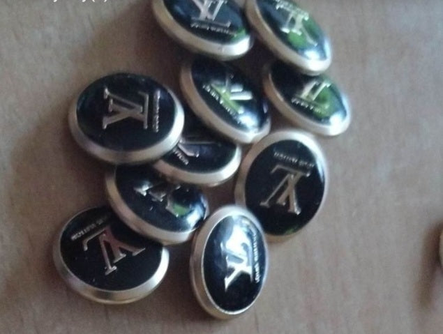 1 buttons LV gold&black 18 mm