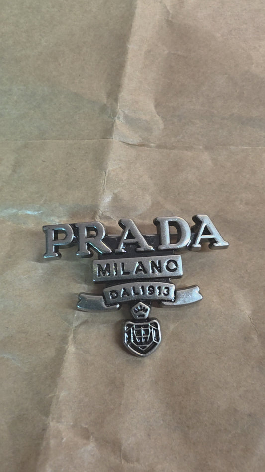 Brooch silver gray colors 29/39 mm