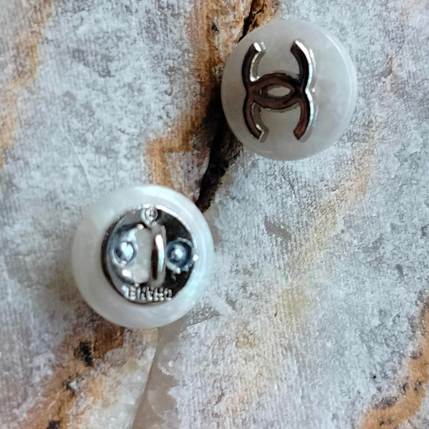 buttons white & silver 11 mm