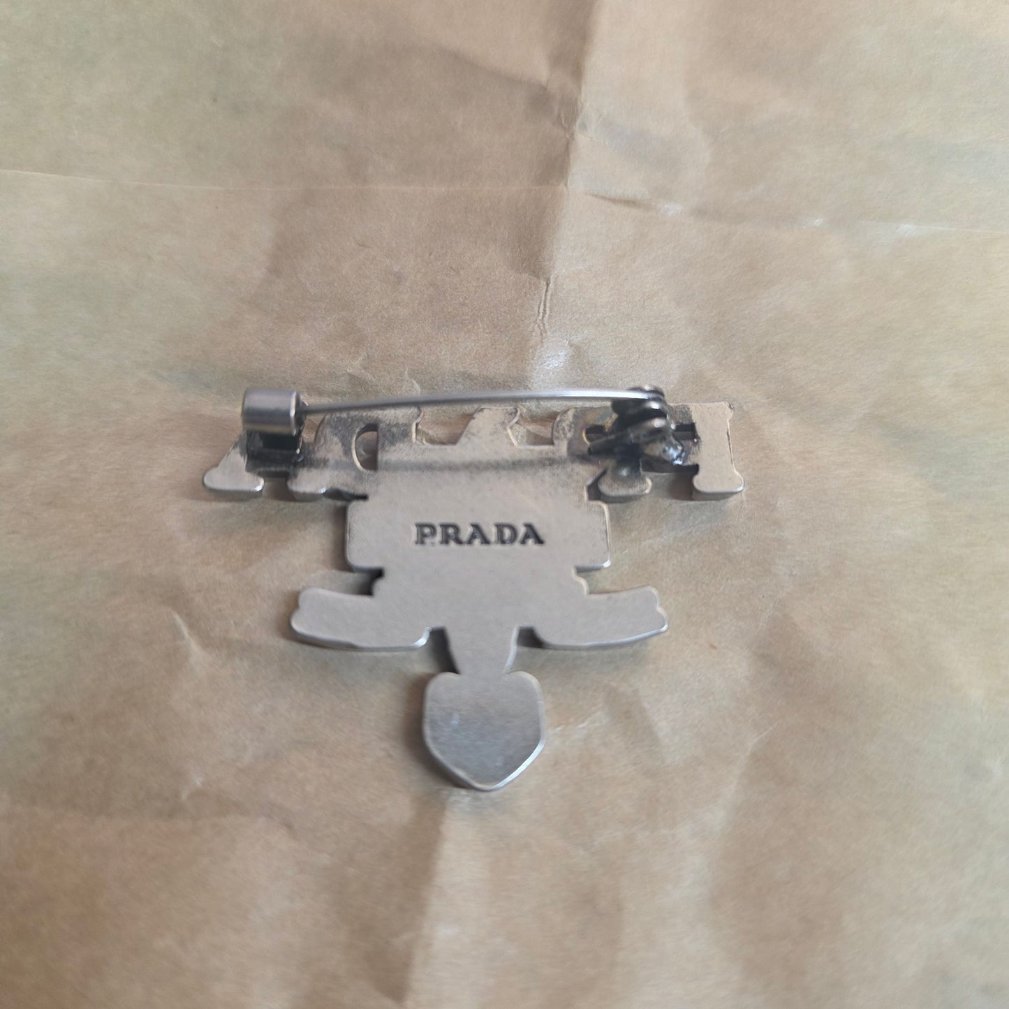 Brooch silver gray colors 29/39 mm