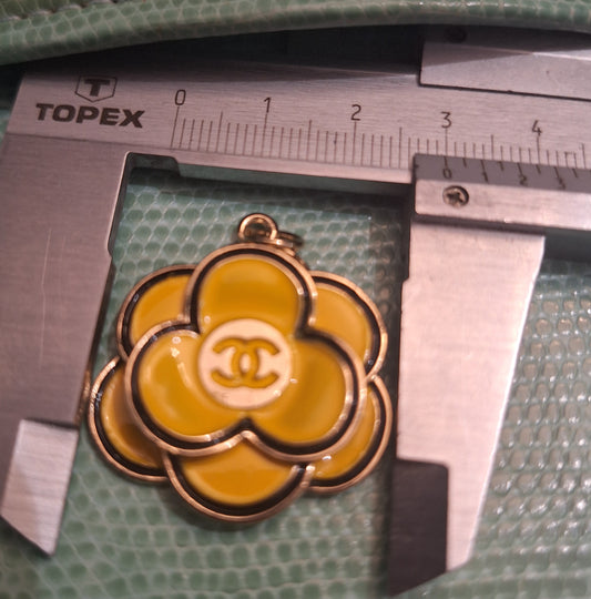 Pendants gold yellow black stamped 30 mm