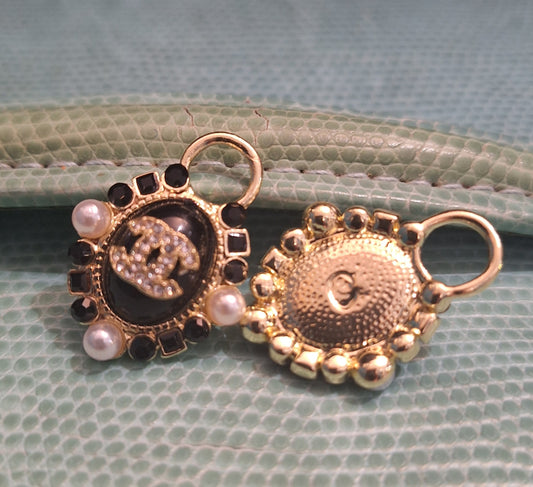 Pendants, color gold, plack and pearls. 20/28 mm