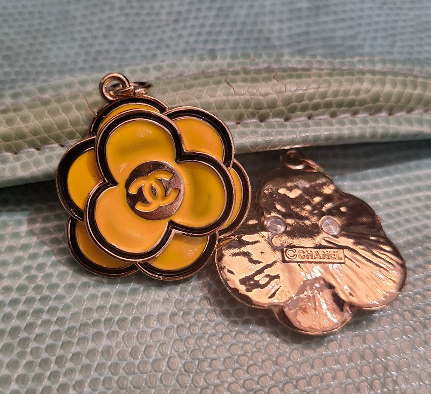 Pendants gold yellow black stamped 30 mm