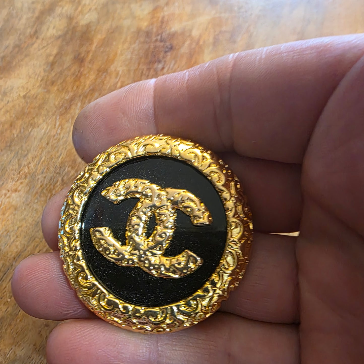 Broochh gold color & black, stemp, 44 mm