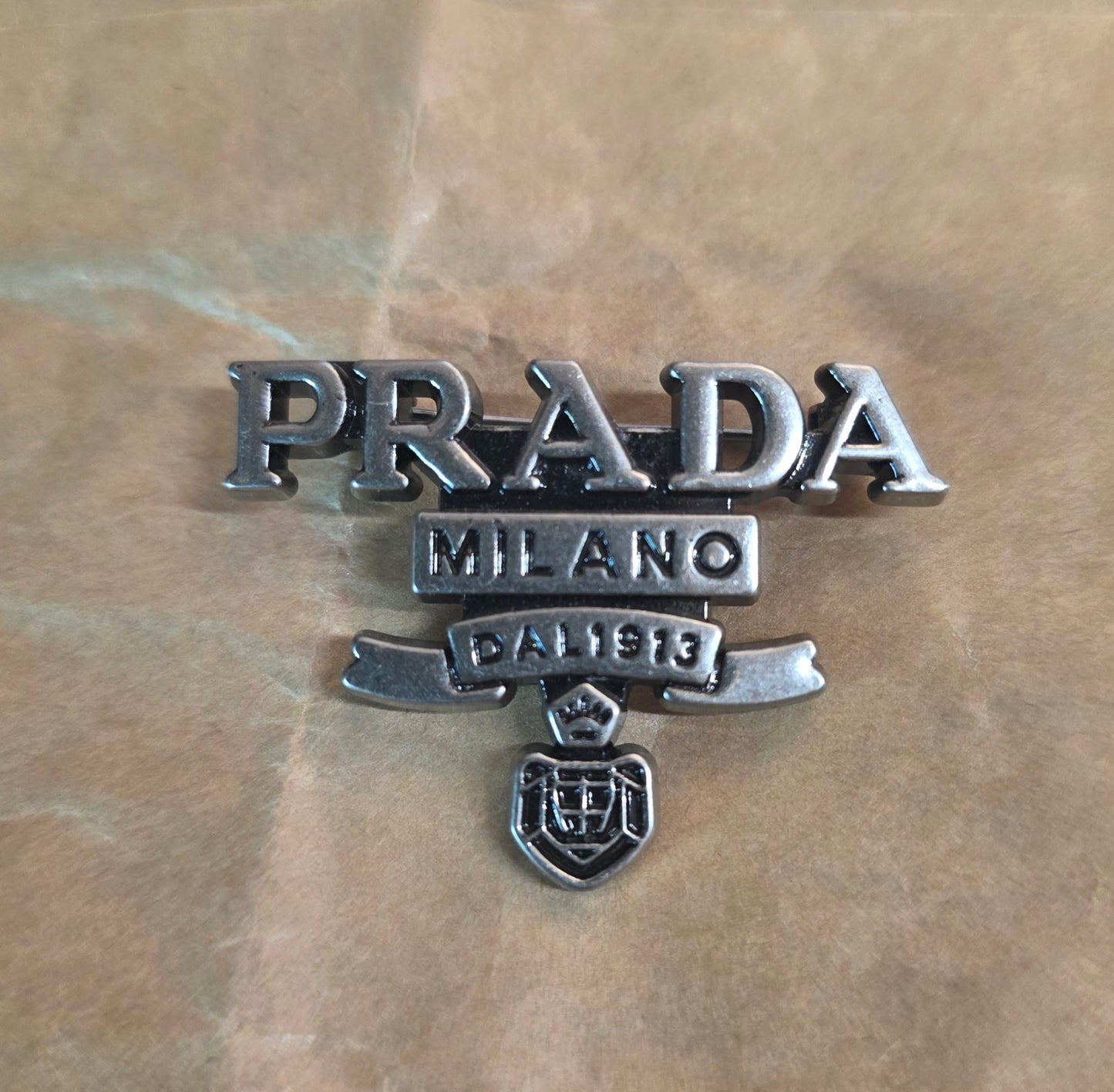 Brooch silver gray colors 29/39 mm