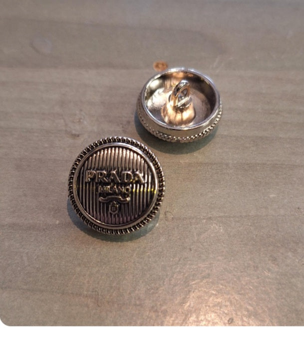 Butttons 1 pieces silver gray 18 mm