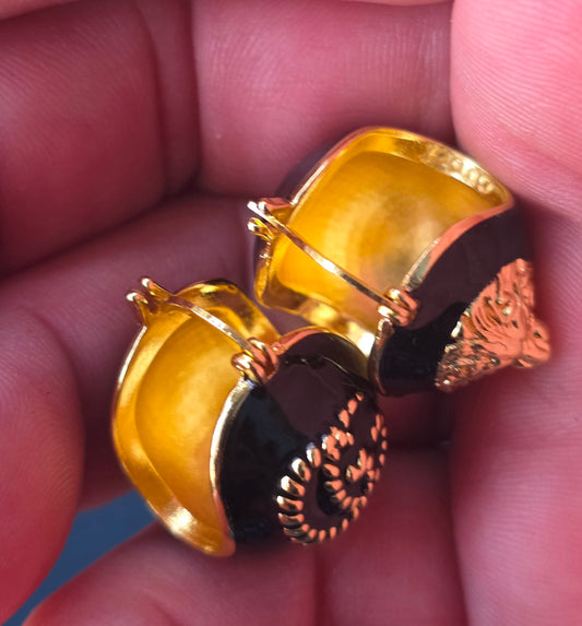 Earrings gold & black enemal, stamped 22/16 mm