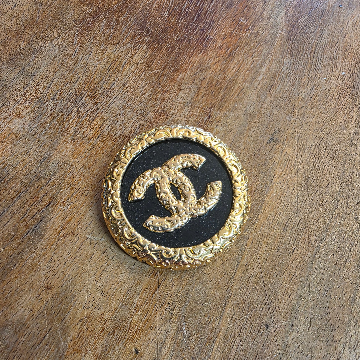 Broochh gold color & black, stemp, 44 mm