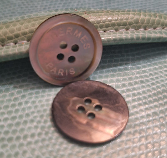 Buttons, nacre 23 mm.
