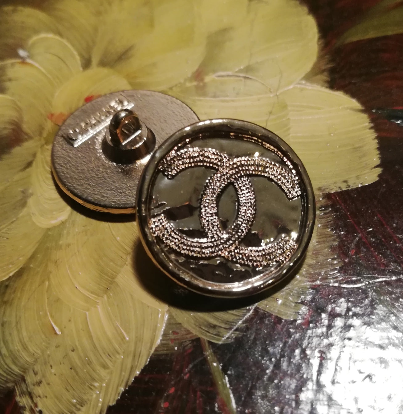 1 Buttons gold  20 mm