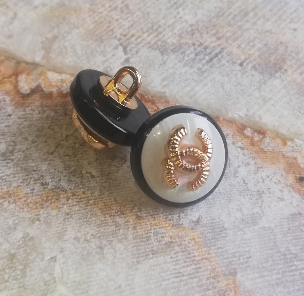 1 buttons black&white&gold 12 mm