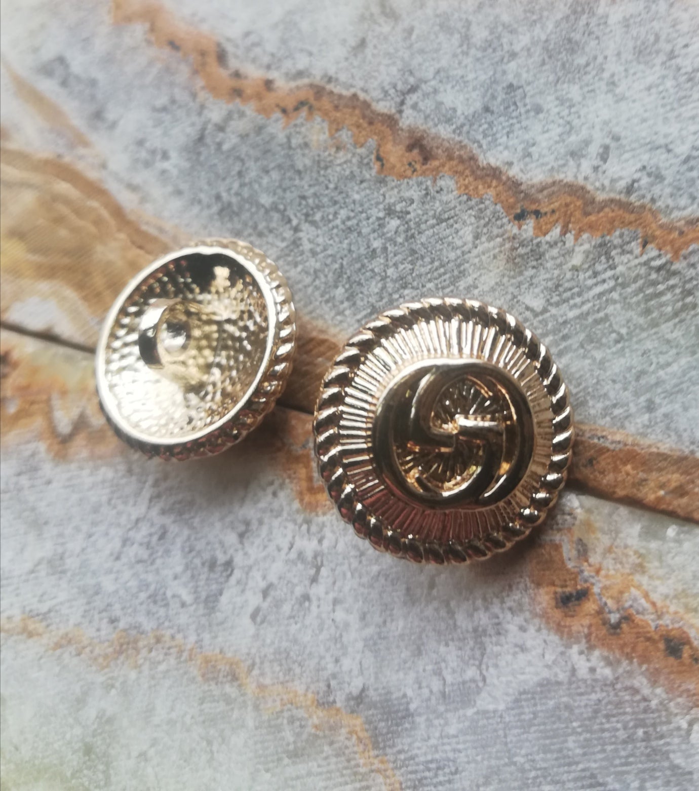 buttons gold old. 15 mm