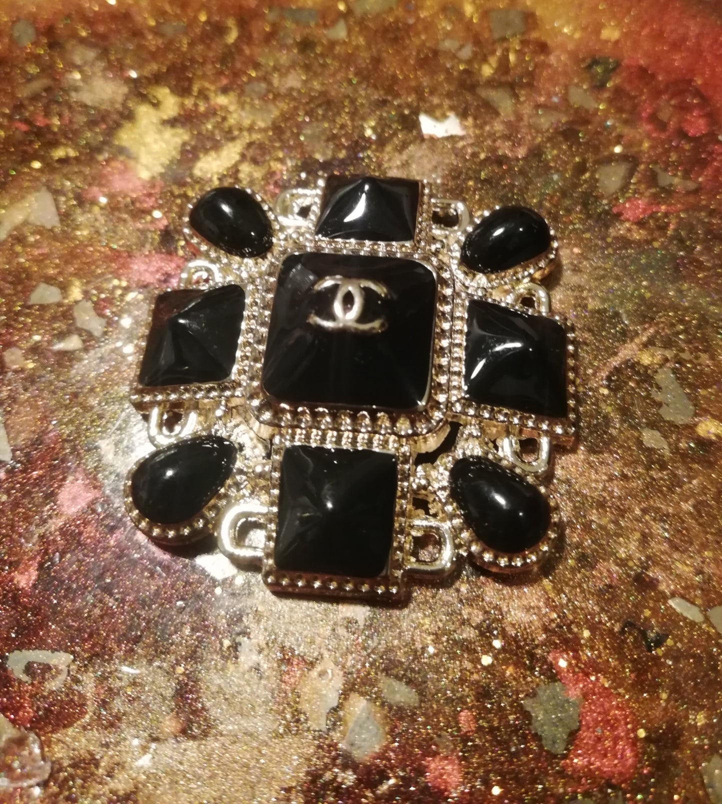 161c. 1 buttons gold & black 35 mm