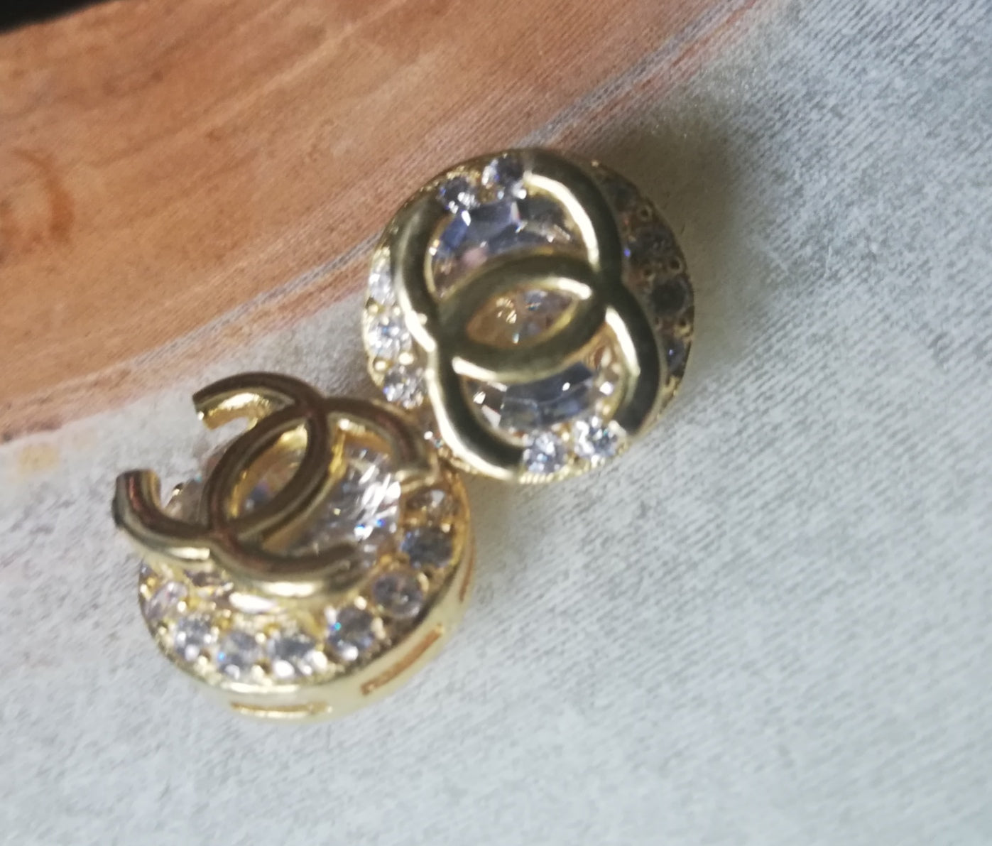 1 buttons gold 12 mm