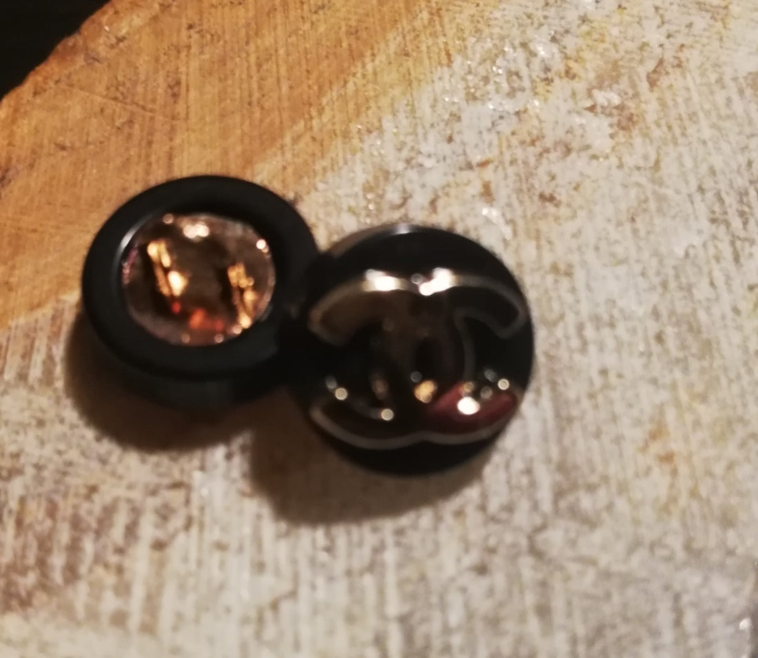1 buttons black&gold 10 mm