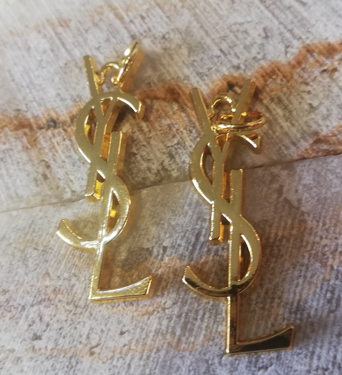 56z. 1 pendants gold 10/35 mm