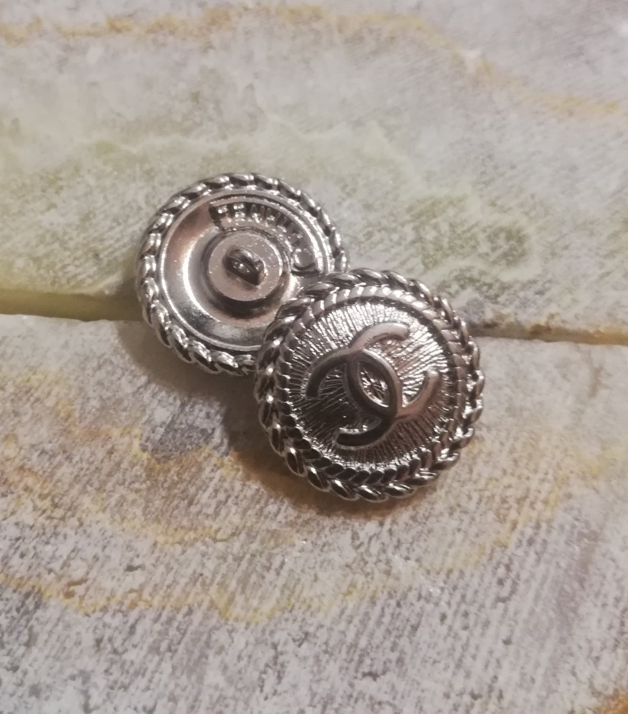 1 Buttons silver 16 mm