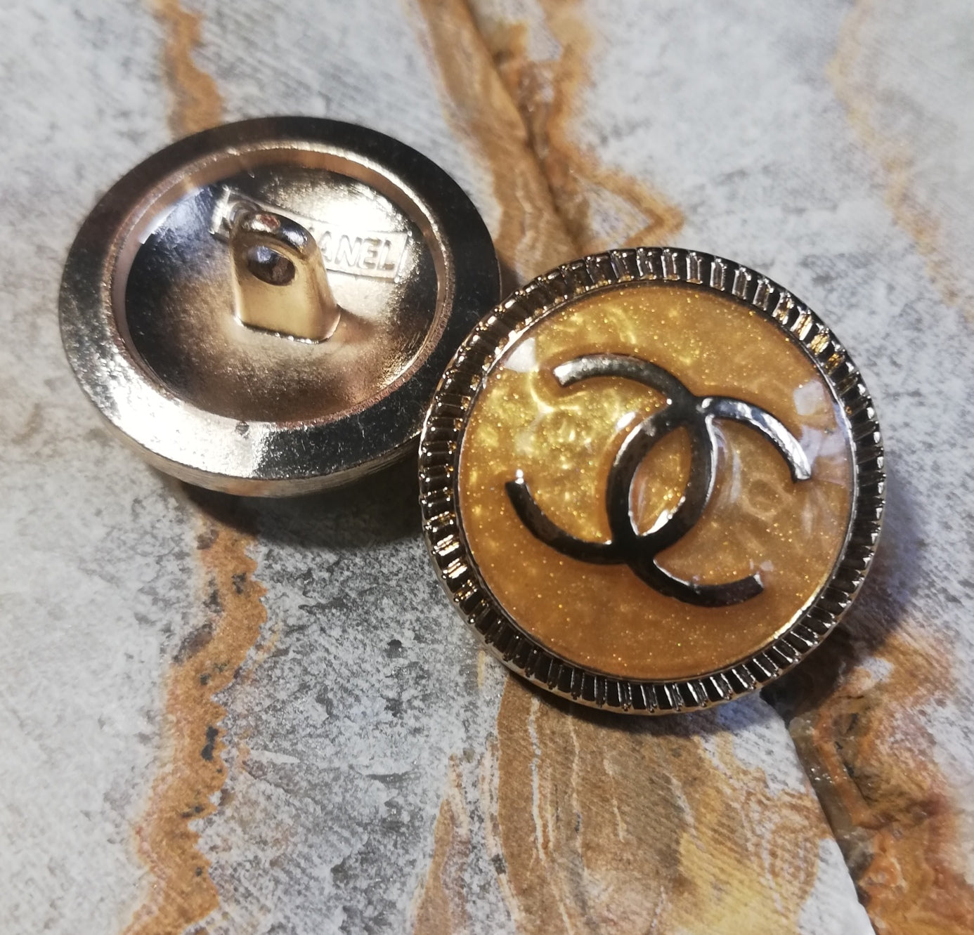 1 Buttons Gold&orange 20 mm