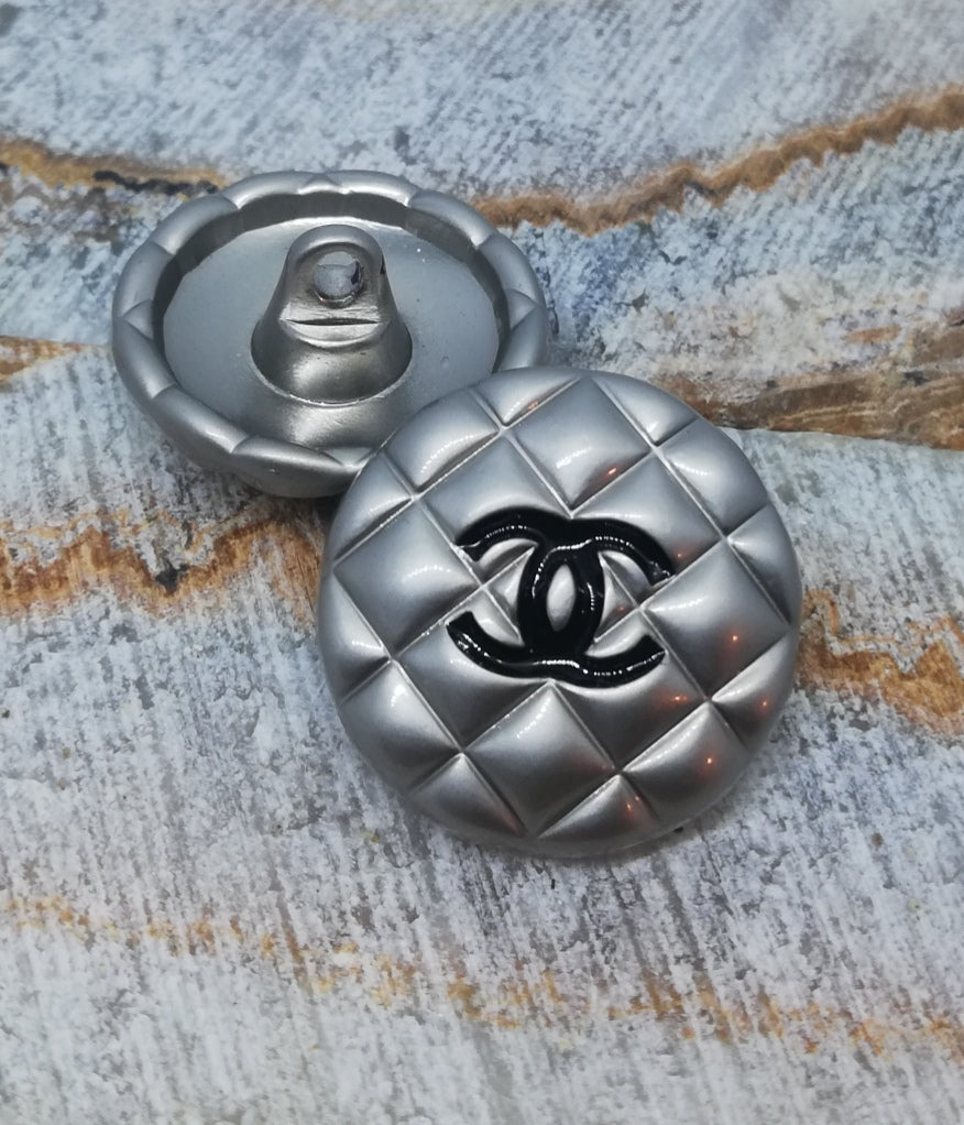 1 Buttons silver 20 mm