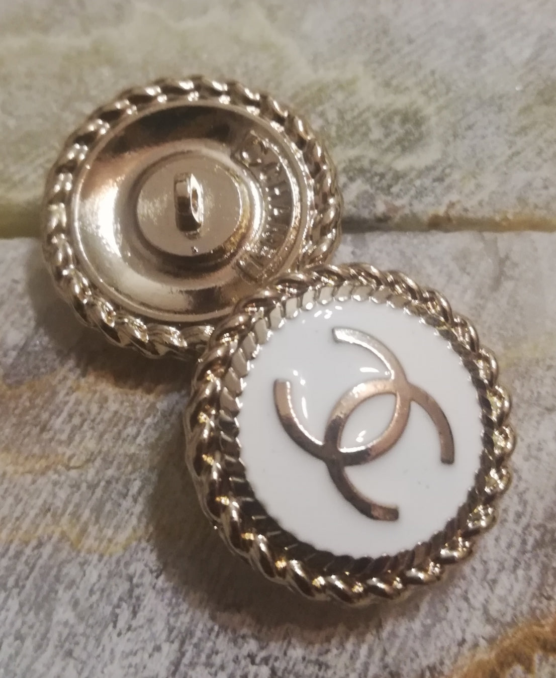 1 Buttons Gold&white 20 mm