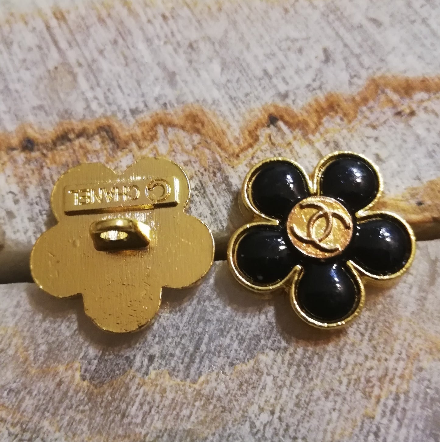 1 Buttons Gold&black 17 mm