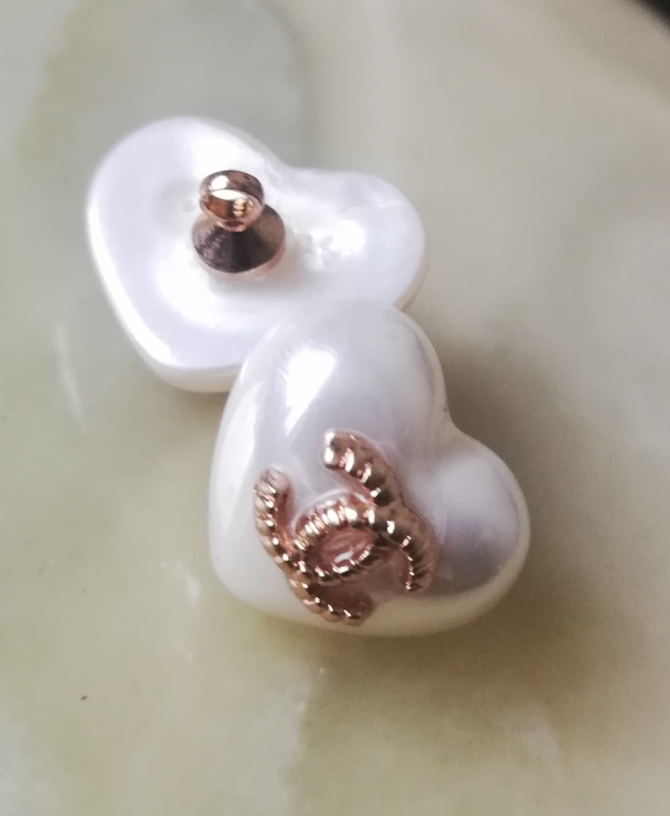 1 Buttons White&gold 16 mm