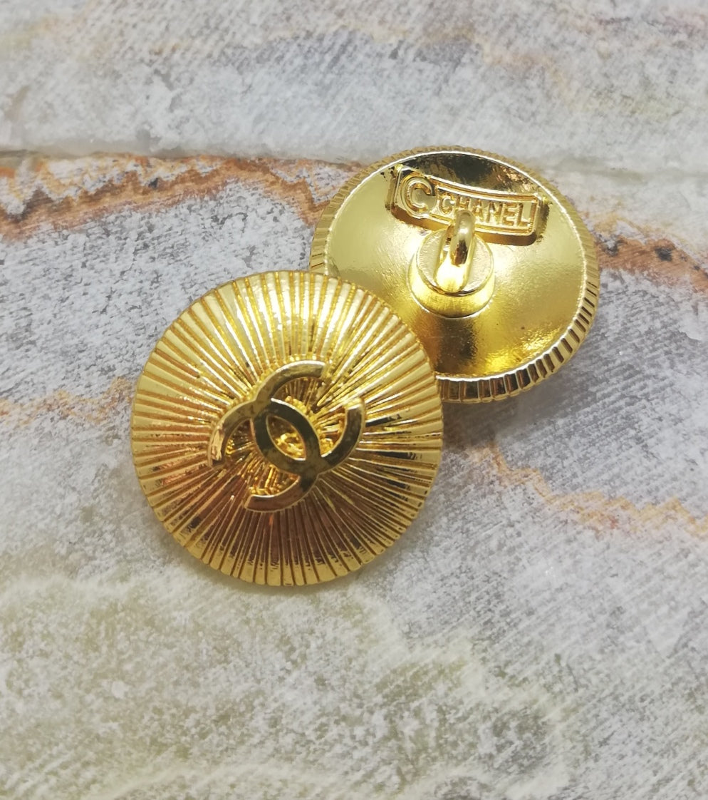 1 Buttons gold 18 mm