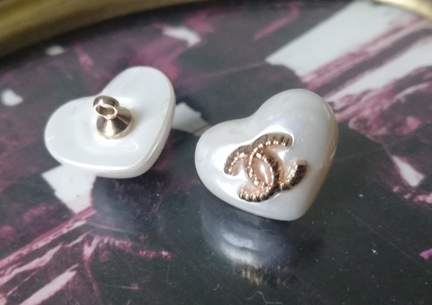 1 Buttons White&gold 16 mm