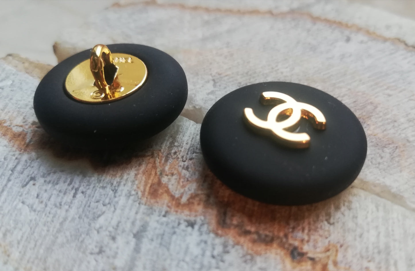 1 Buttons Black&gold 20 mm