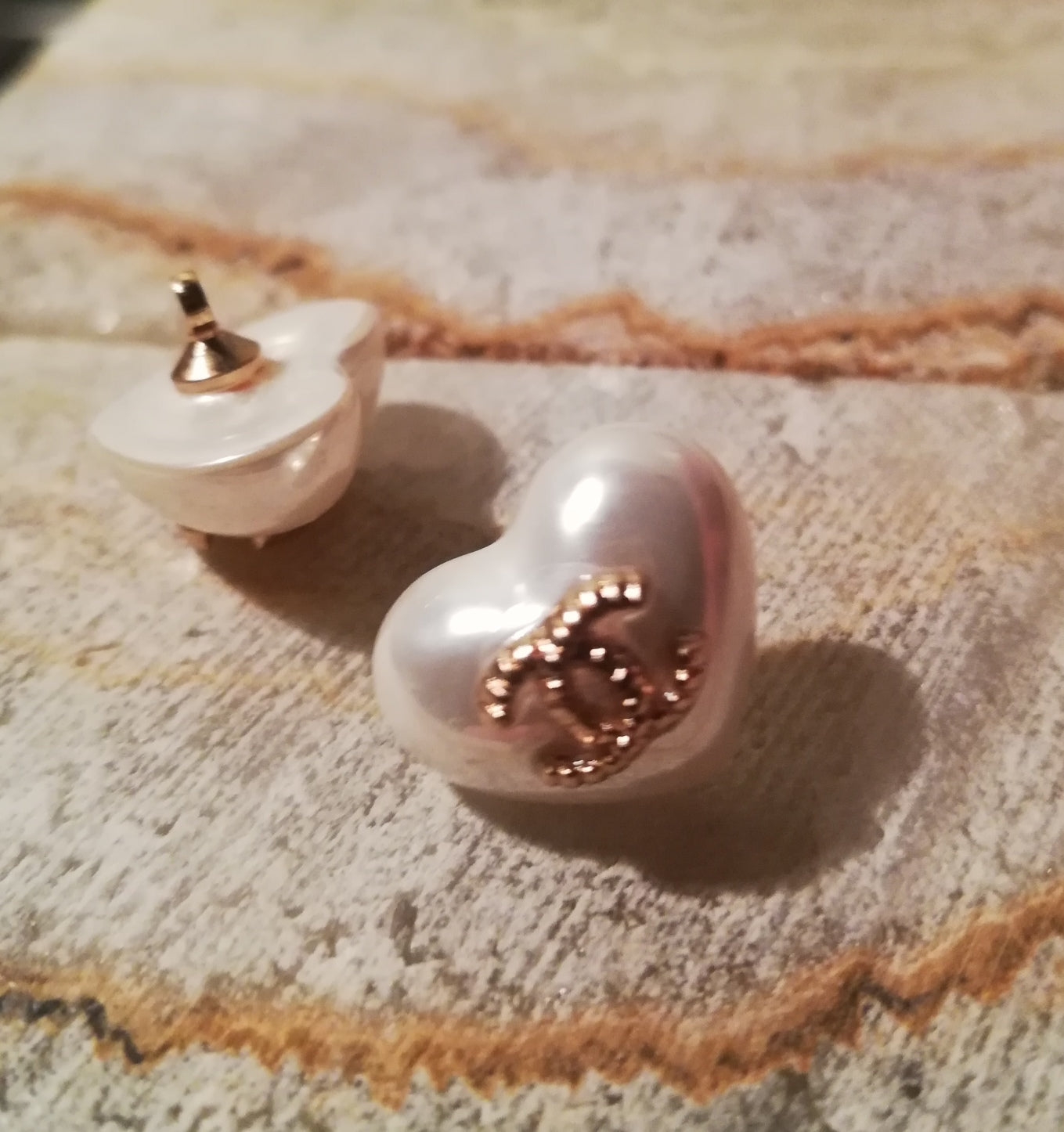 1 Buttons White&gold 16 mm