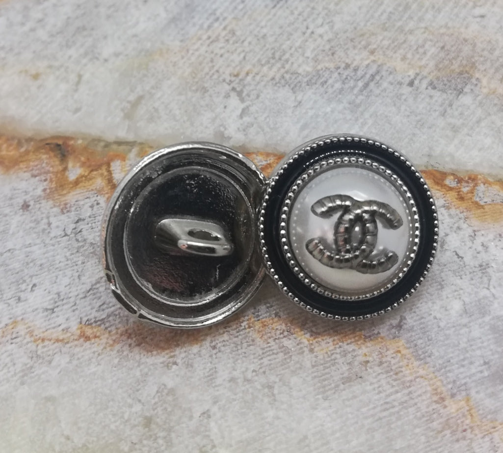 1 Buttons silver&black 15 mm