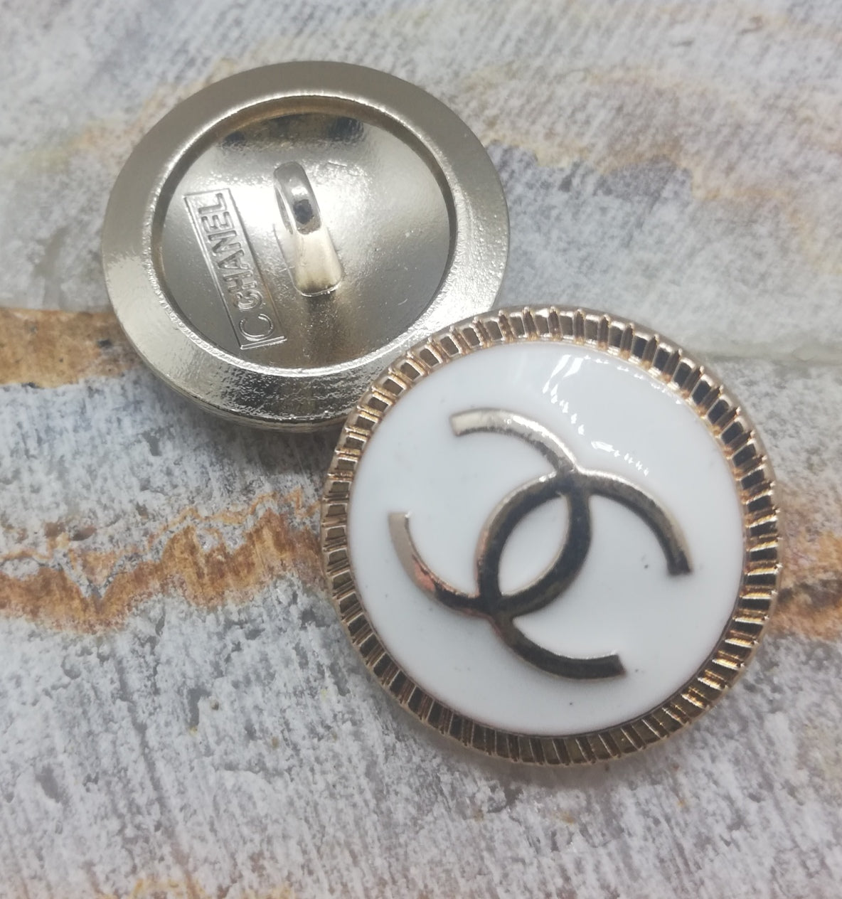 1 Buttons 18 mm gold&white