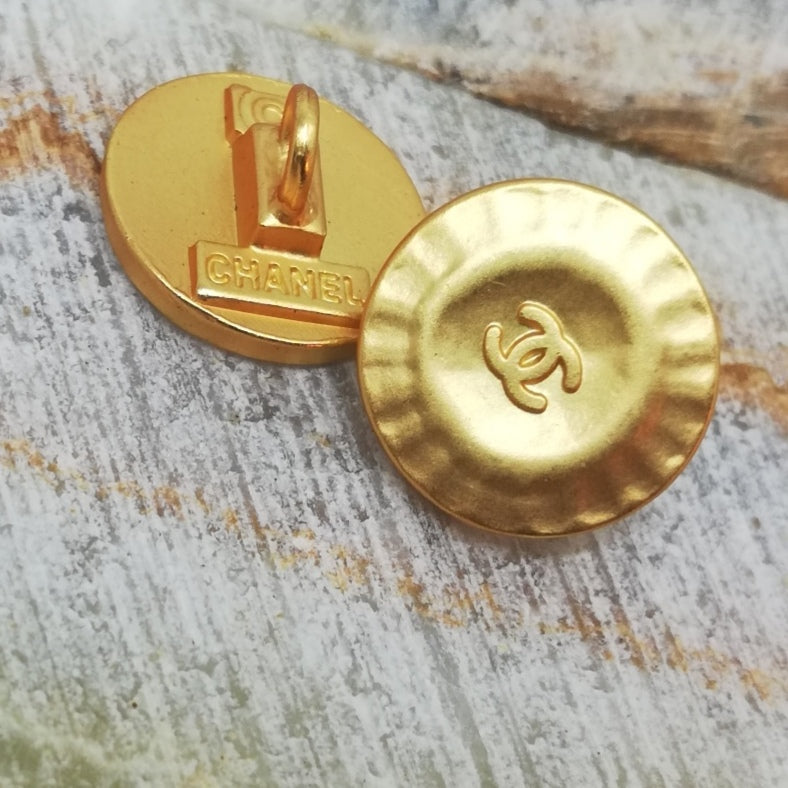 1 Buttons gold 15 mm