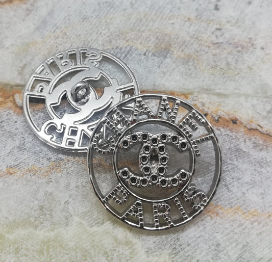 1 Buttons silver 24 mm