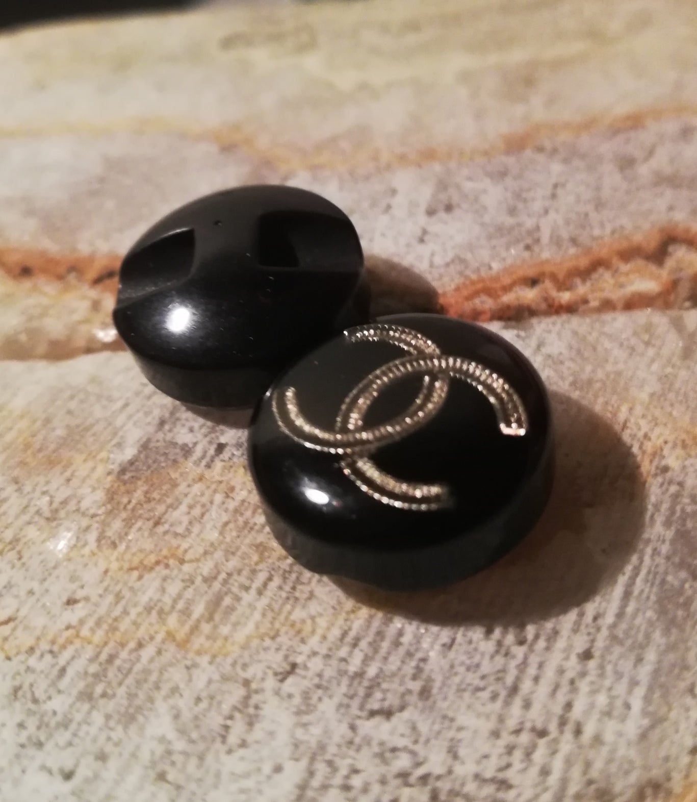 1 Buttons plastic Black&gold 15 mm