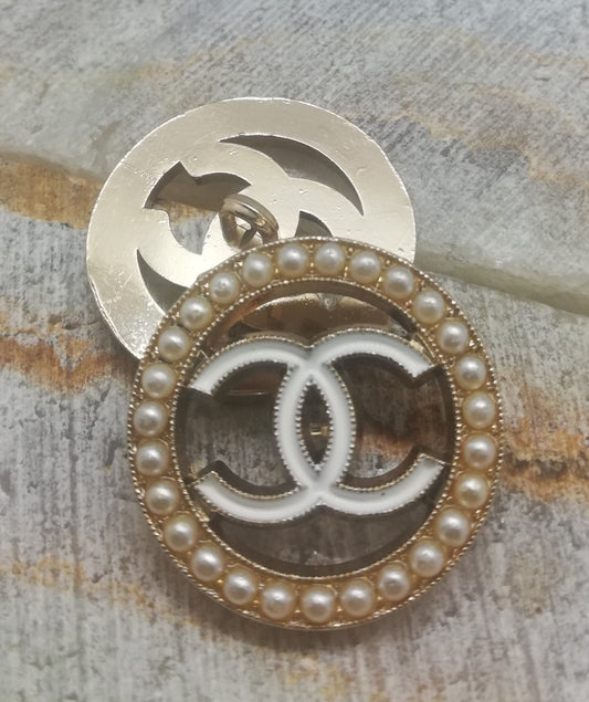 1 Buttons gold/white&pearl 24mm