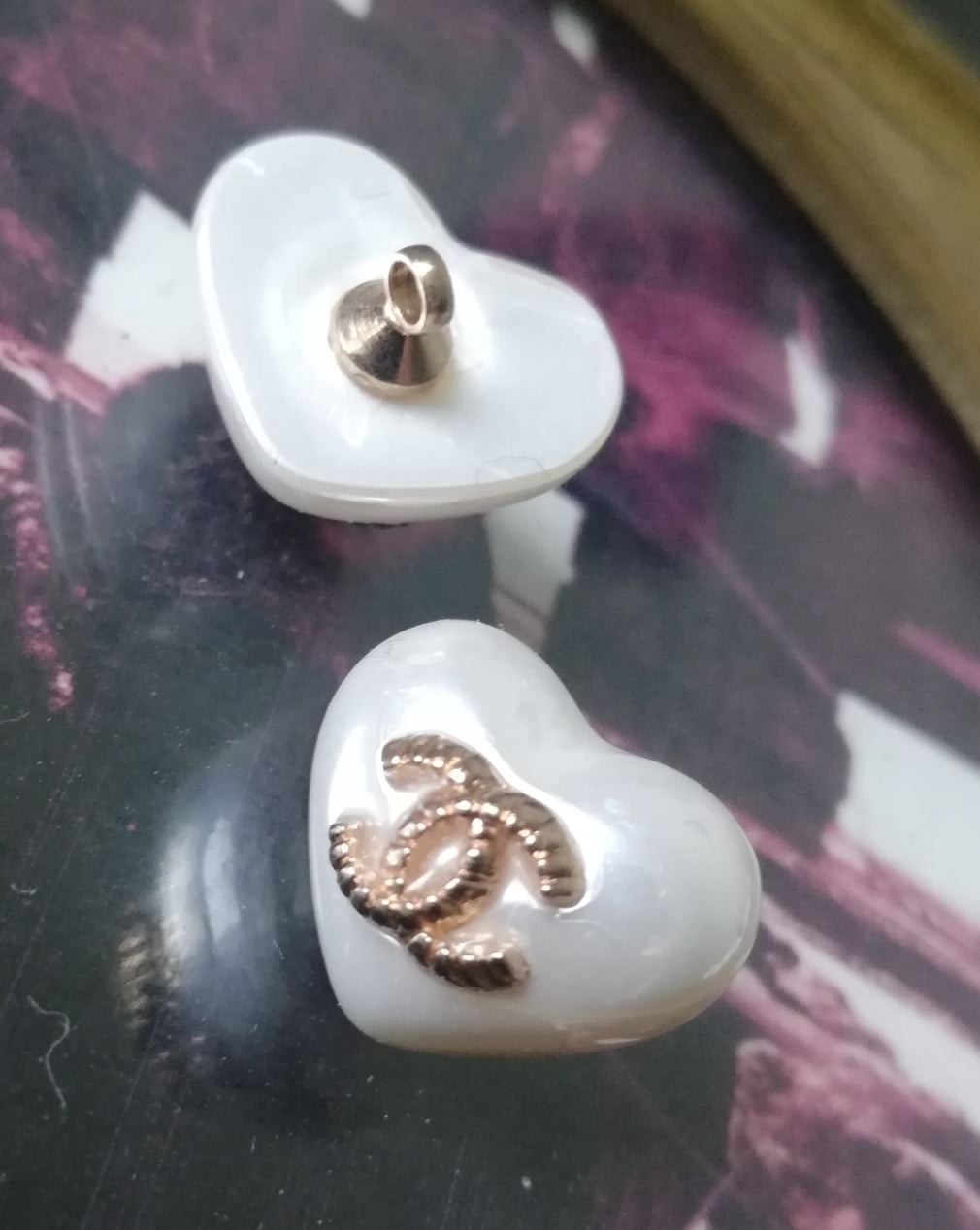 1 Buttons White&gold 16 mm